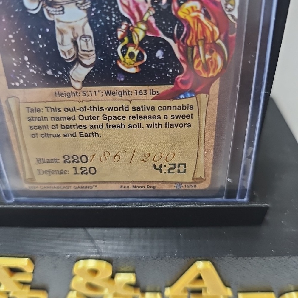 CannaBeast Outer Space Holo 15/20 Stamped 186/200 4:20 Mini Set TCG - Picture 2 of 3